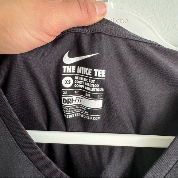 Nike Women’s The Nike Tee Athletic Cut Size XS - Picture 7 of 7